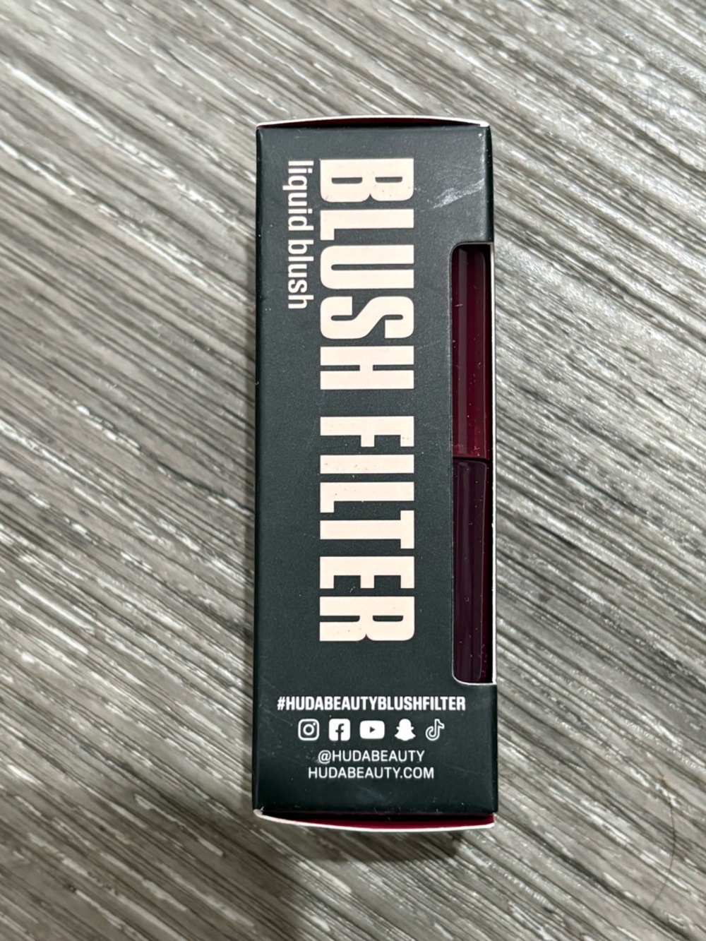 HUDA BEAUTY Blush Filter Liquid Blush - Deep Plum